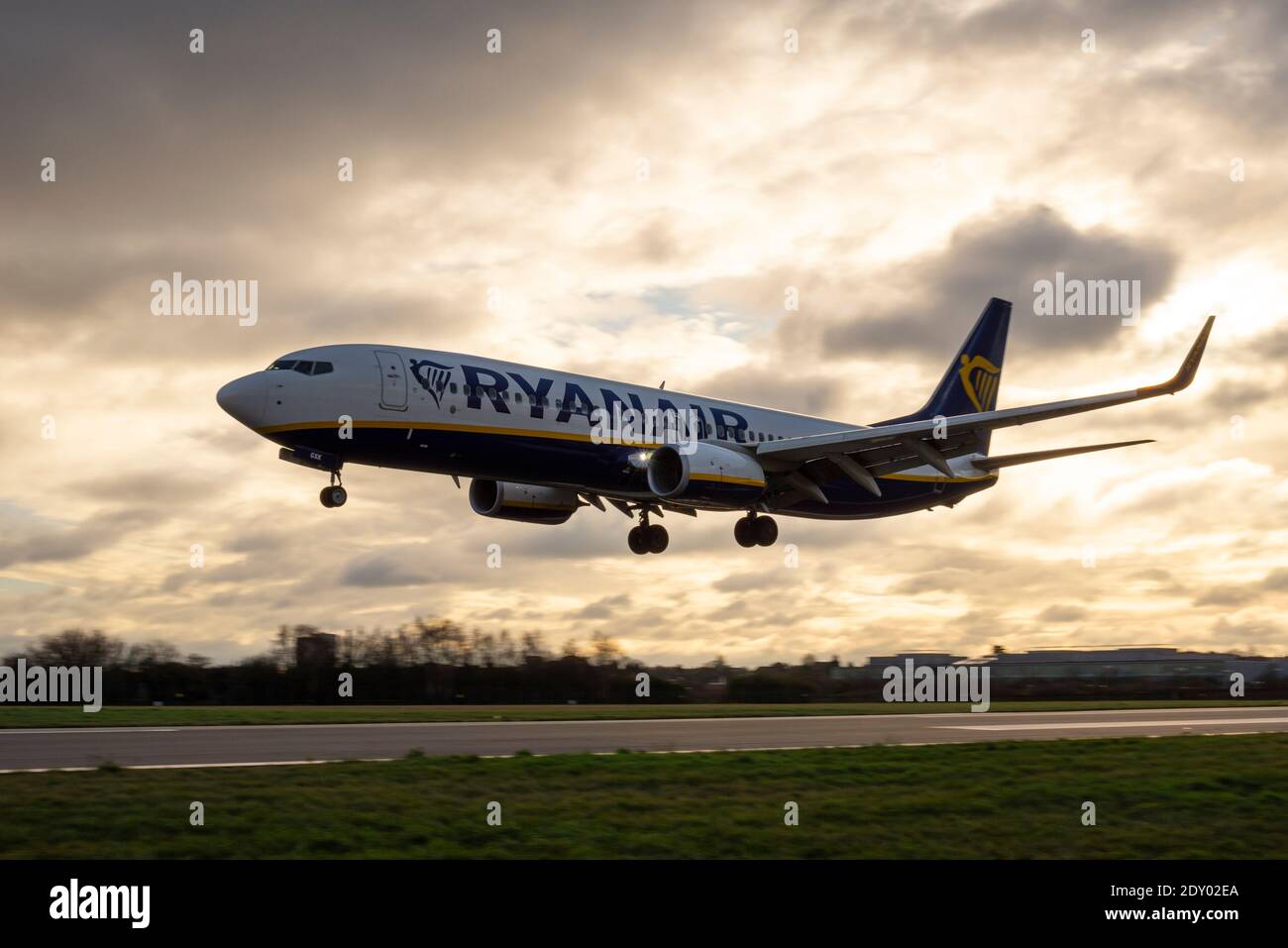 Arrivo del volo Ryanair all'aeroporto Southend di Londra, Regno Unito, da Malaga, Spagna, durante il divieto spagnolo ai viaggiatori provenienti dal Regno Unito a causa del nuovo ceppo di COVID Foto Stock