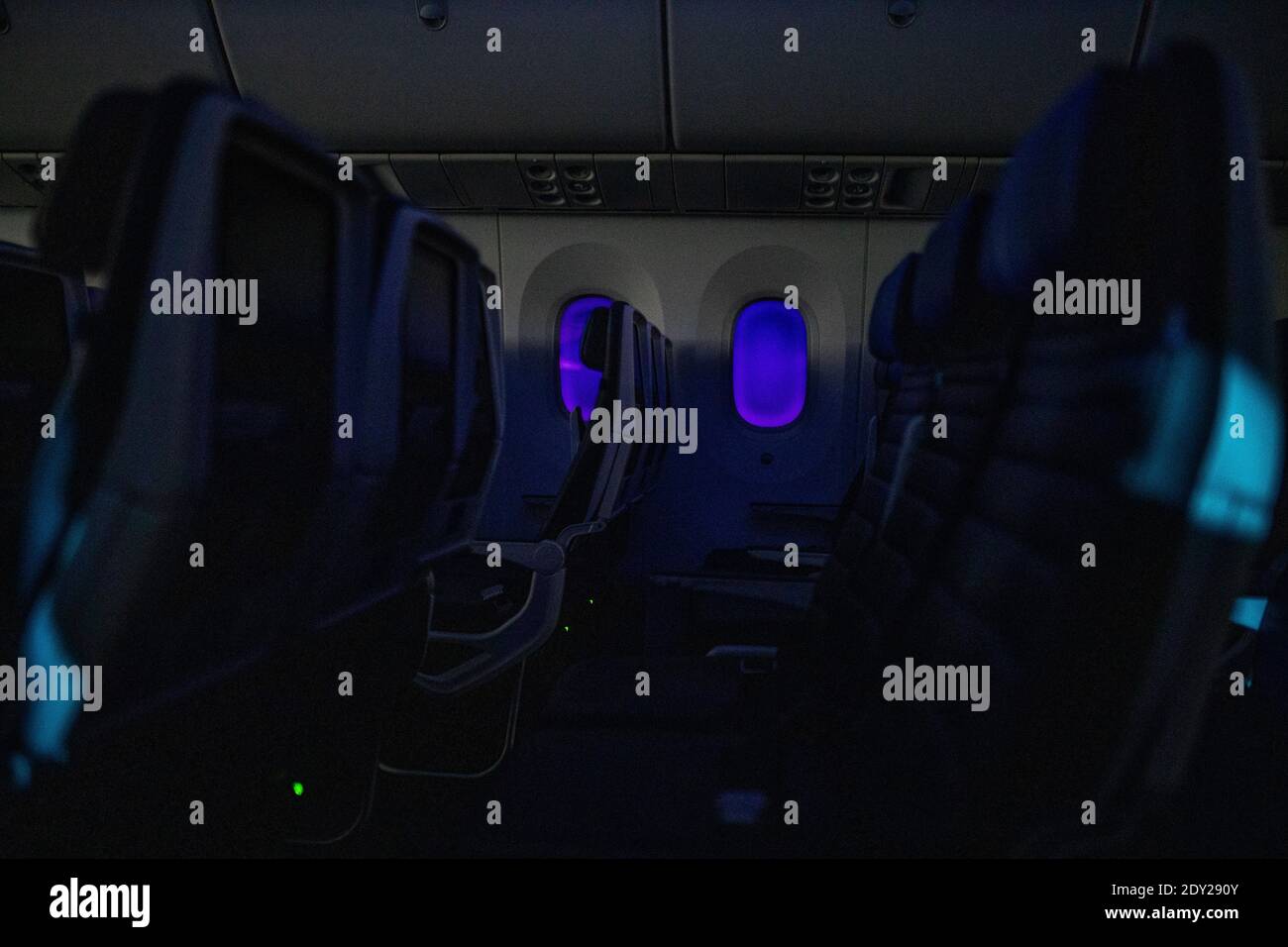 Posti a sedere vuoti in cabina di notte Foto Stock
