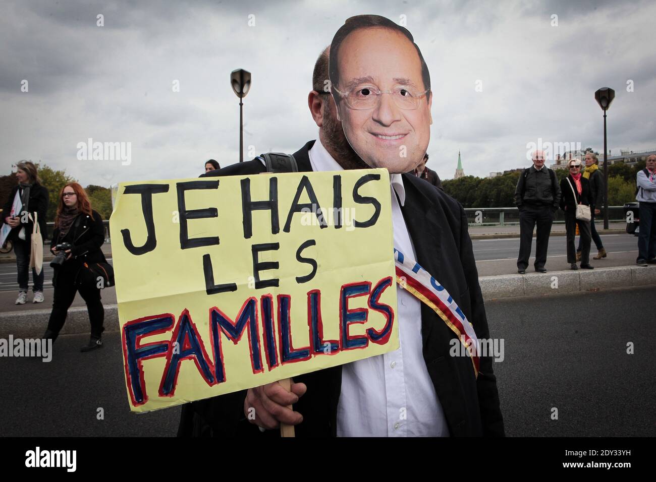 I sostenitori del movimento la Manif pour Tous si sono manifestati a Parigi, in Francia, il 05 ottobre 2014. I manifestanti anti anti anti anti-gay dimostrano il loro sostegno ai valori familiari tradizionali e dimostrano contro la legalizzazione della GPA da parte della Francia. Foto di Audrey Poree/ABACAPRESS.COM Foto Stock