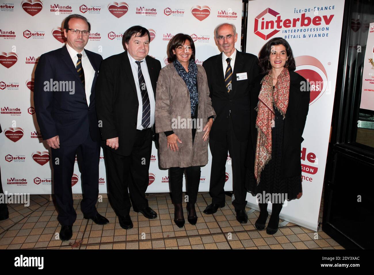 Sindaco di Parigi Anne Hidalgo e Assistente del Sindaco di Parigi Olivia Polski al ristorante 'Pot-Au-Feu Des Celebrites' di Louchebem a Parigi, Francia, il 16 ottobre 2013. Foto di Audrey Poree/ABACAPRESS.COM Foto Stock