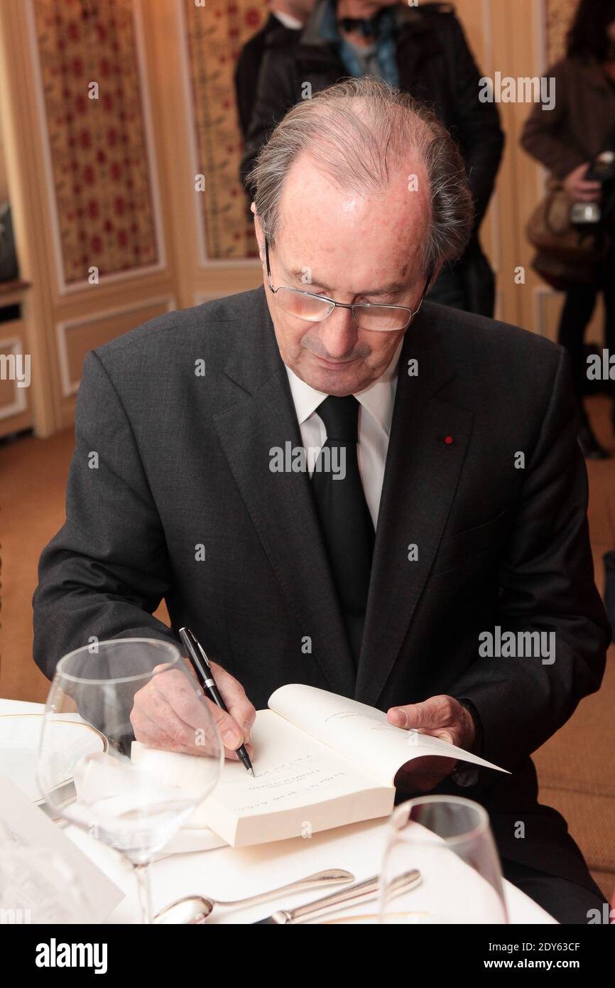 Il membro della giuria Claude Imbert prima di annunciare il vincitore del premio letterario francese 2014 Prix Interallie, al ristorante Lasserre di Parigi, Francia, il 20 novembre 2014. Foto di Audrey Poree/ABACAPRESS.COM Foto Stock