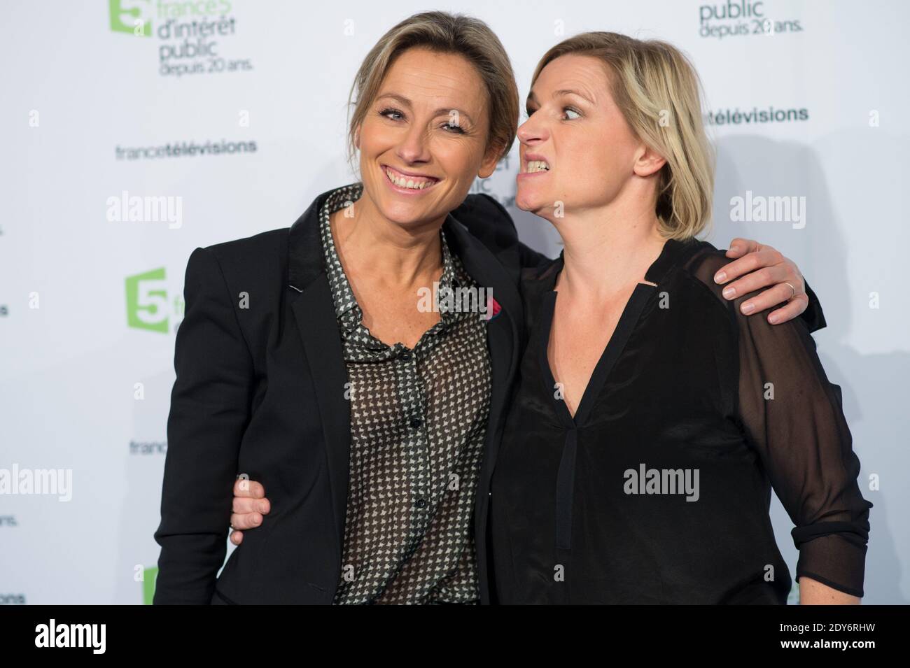 Anne Sophie Lapix e Anne Elisabeth Lemoine partecipano alla festa del 20° anniversario del canale televisivo France 5, a Parigi, in Francia, il 28 novembre 2014. Foto di Nicolas Gouhier/ABACAPRESS.COM Foto Stock