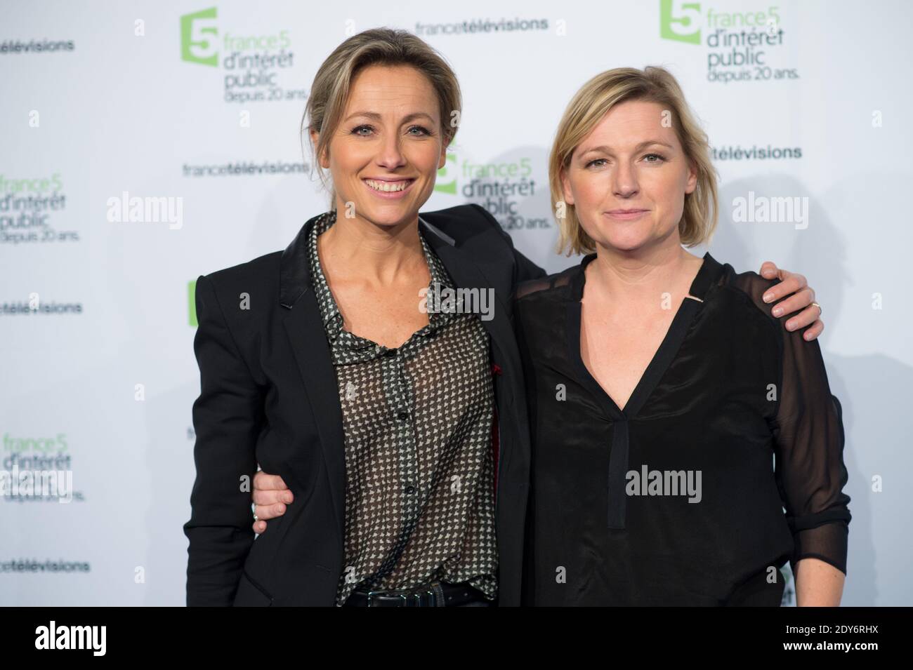 Anne Sophie Lapix e Anne Elisabeth Lemoine partecipano alla festa del 20° anniversario del canale televisivo France 5, a Parigi, in Francia, il 28 novembre 2014. Foto di Nicolas Gouhier/ABACAPRESS.COM Foto Stock