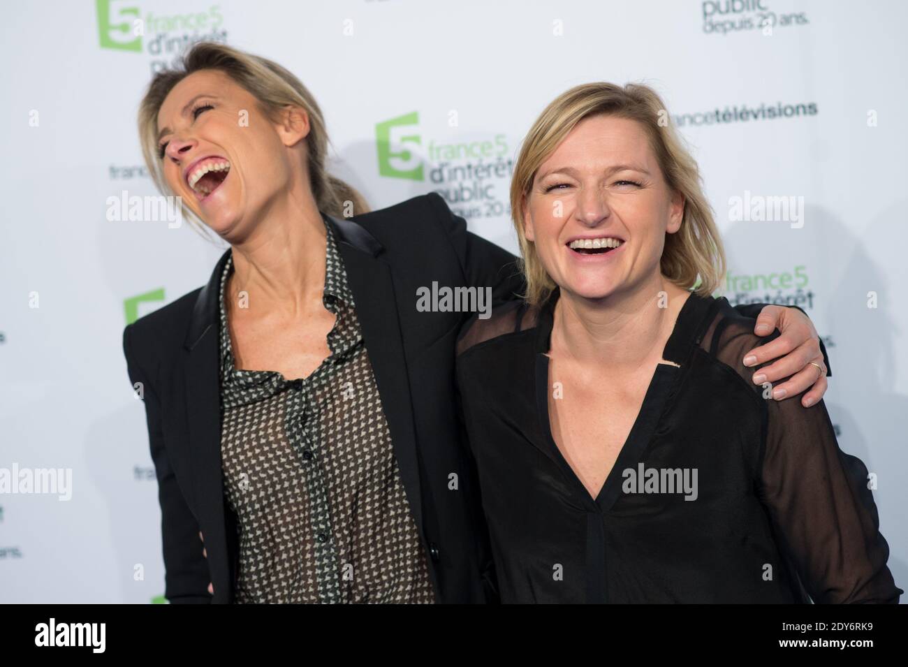 Anne Sophie Lapix e Anne Elisabeth Lemoine partecipano alla festa del 20° anniversario del canale televisivo France 5, a Parigi, in Francia, il 28 novembre 2014. Foto di Nicolas Gouhier/ABACAPRESS.COM Foto Stock