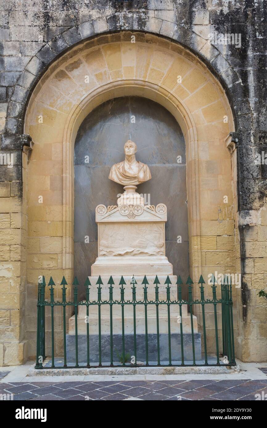 Vice Ammiraglio l'onorevole Sir Henry Hotham statua in Upper Barrakka Gardens, Valletta, Malta Foto Stock
