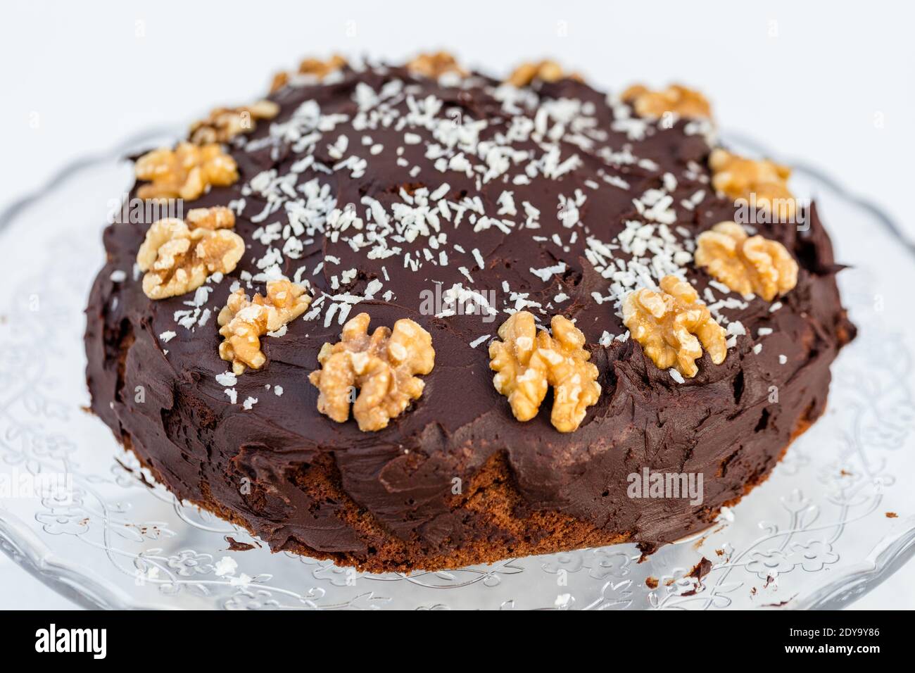 Torta al cioccolato con noci Foto Stock