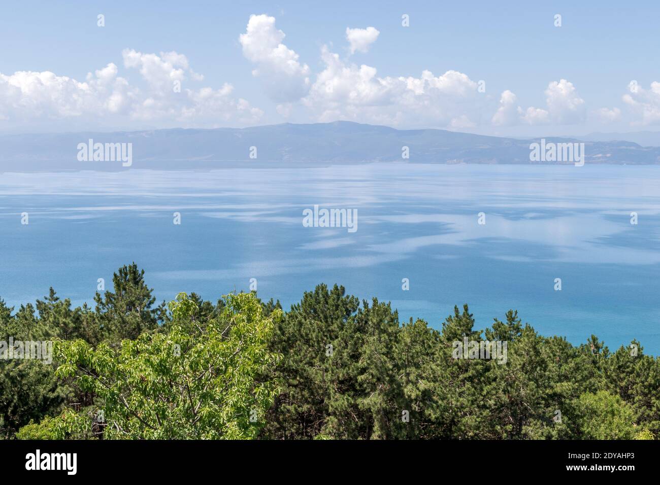 Viste panoramiche dalla Fortezza di Samuel (Samuil), nota anche come Fortezza di Tsar Samoil, del Lago Ohrid, Ohrid, Macedonia (FYROM)), Repubblica della Macedonia settentrionale Foto Stock