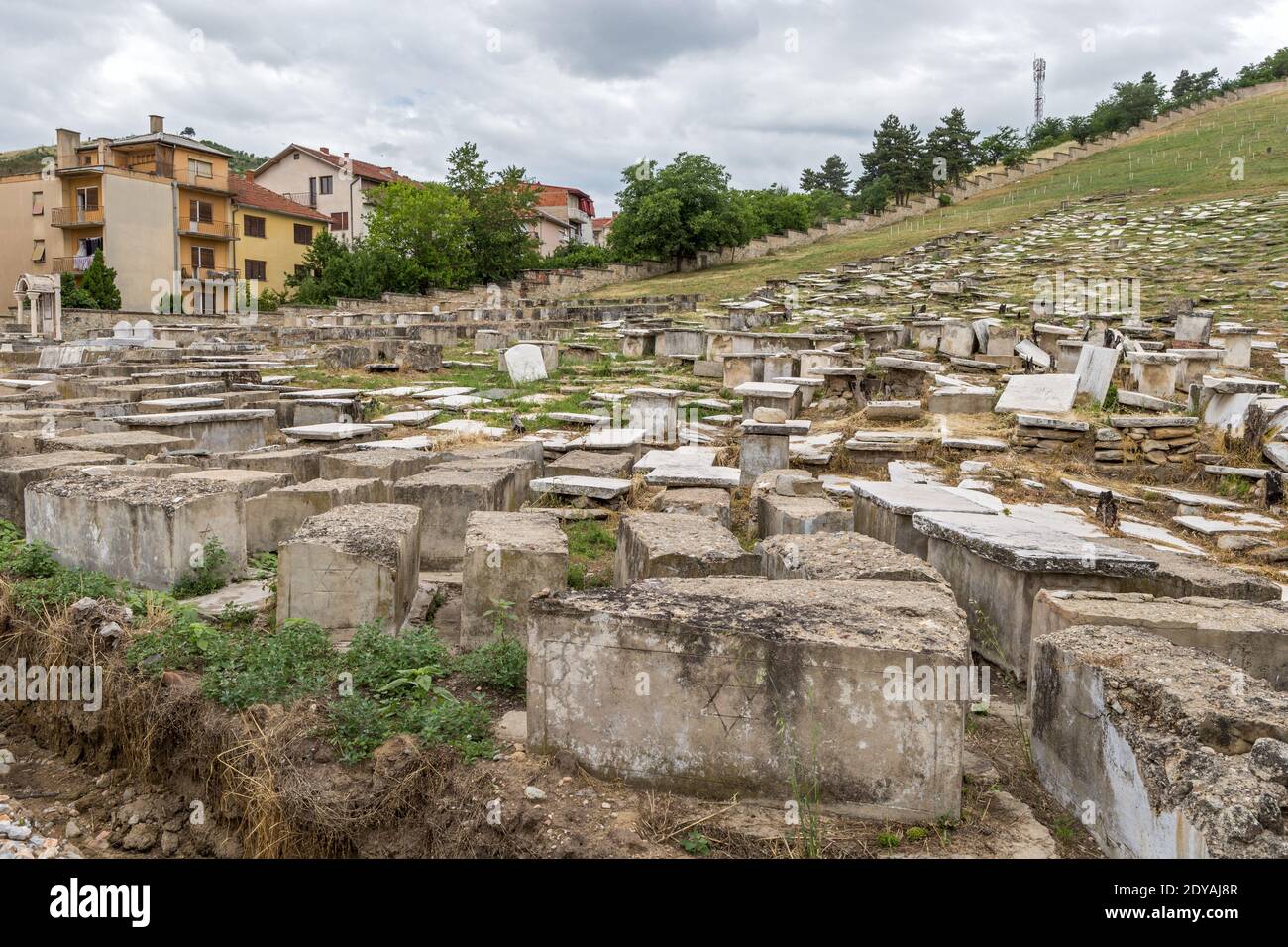 Cimitero ebraico con alloggi locali, dal 1497 al 1929, Bitola, Macedonia, (FYROM)), Repubblica di Macedonia del Nord Foto Stock