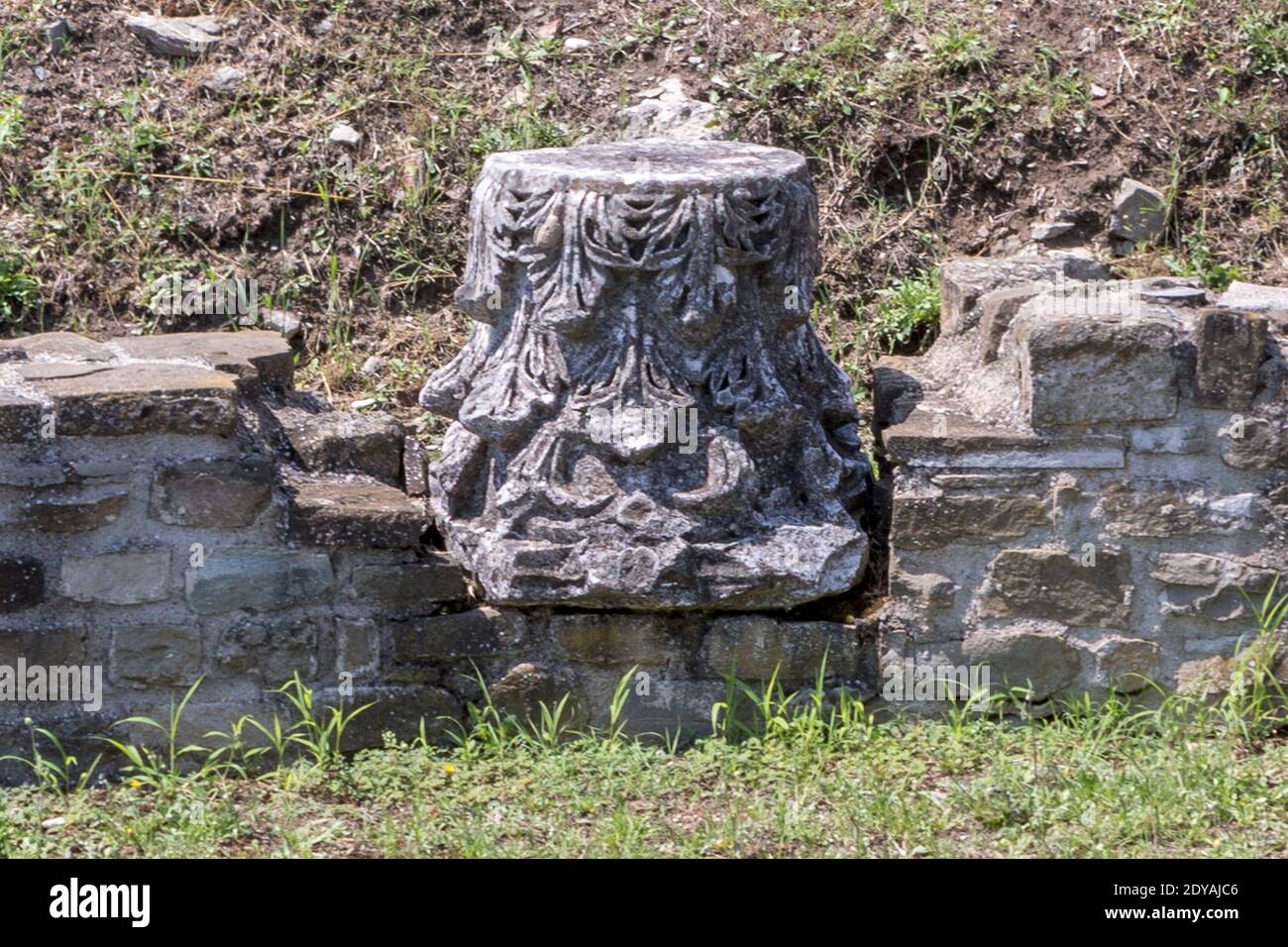 Base & capitale di colonna Stobi, rovine archeologiche della città romana, Macedonia, (FYROM)), Repubblica di Macedonia del Nord Foto Stock