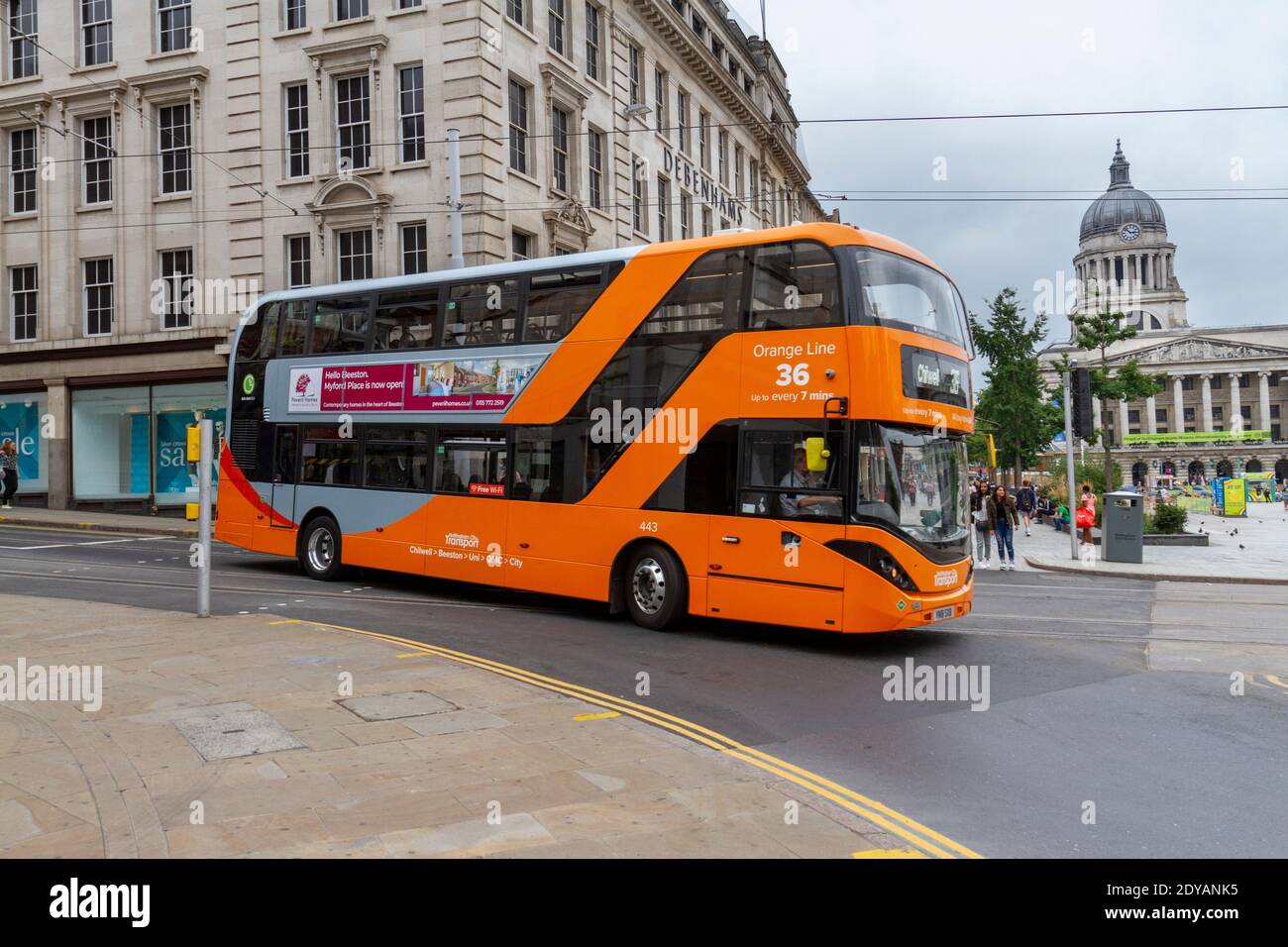 Un autobus della linea arancione dei trasporti di Nottingham City (n. 36) a Nottingham, Notts., Regno Unito. Foto Stock