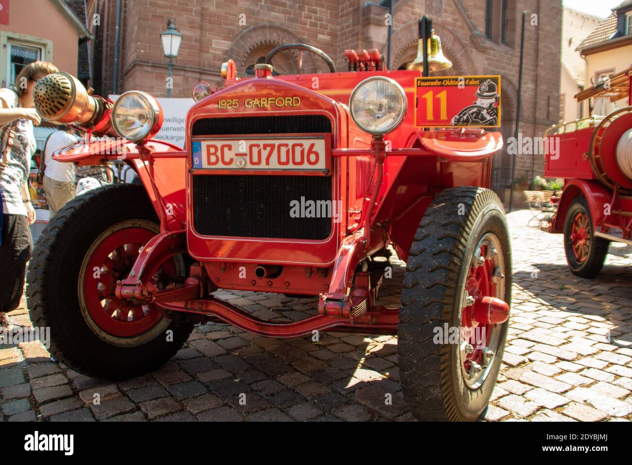 Neckargemuend, Germania: 16 luglio 2018: Mostra di vecchi motori storici antincendio sul mercato di Neckargemünd, una piccola città nel sud della Germania Foto Stock