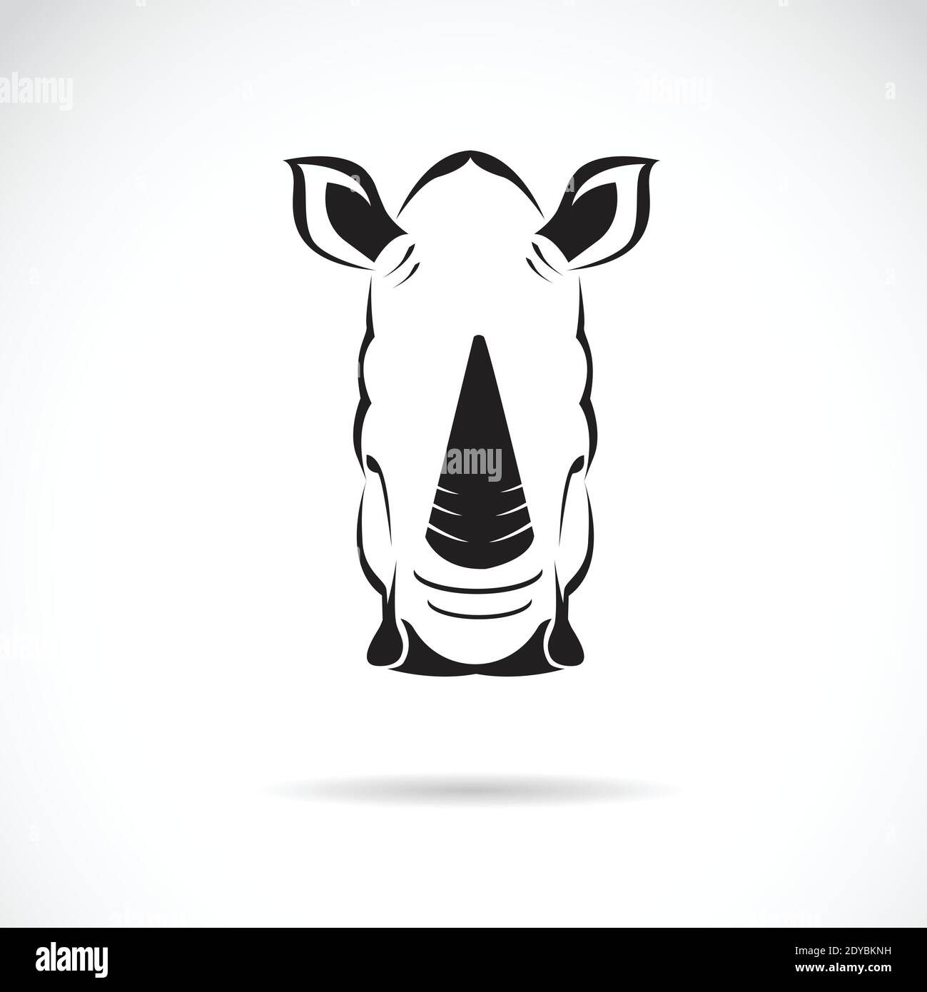 Vettore di una testa di rinoceronte su sfondo bianco. Illustrazione vettoriale a livelli facilmente modificabile. Animali selvatici. Illustrazione Vettoriale