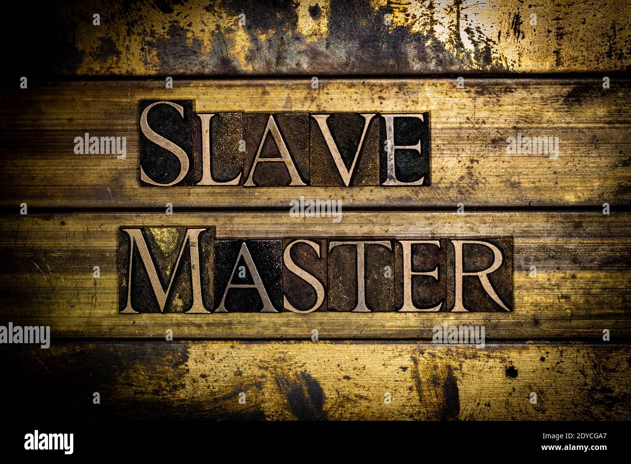 Testo Slave Master su rame grunge vintage e oro sfondo Foto Stock