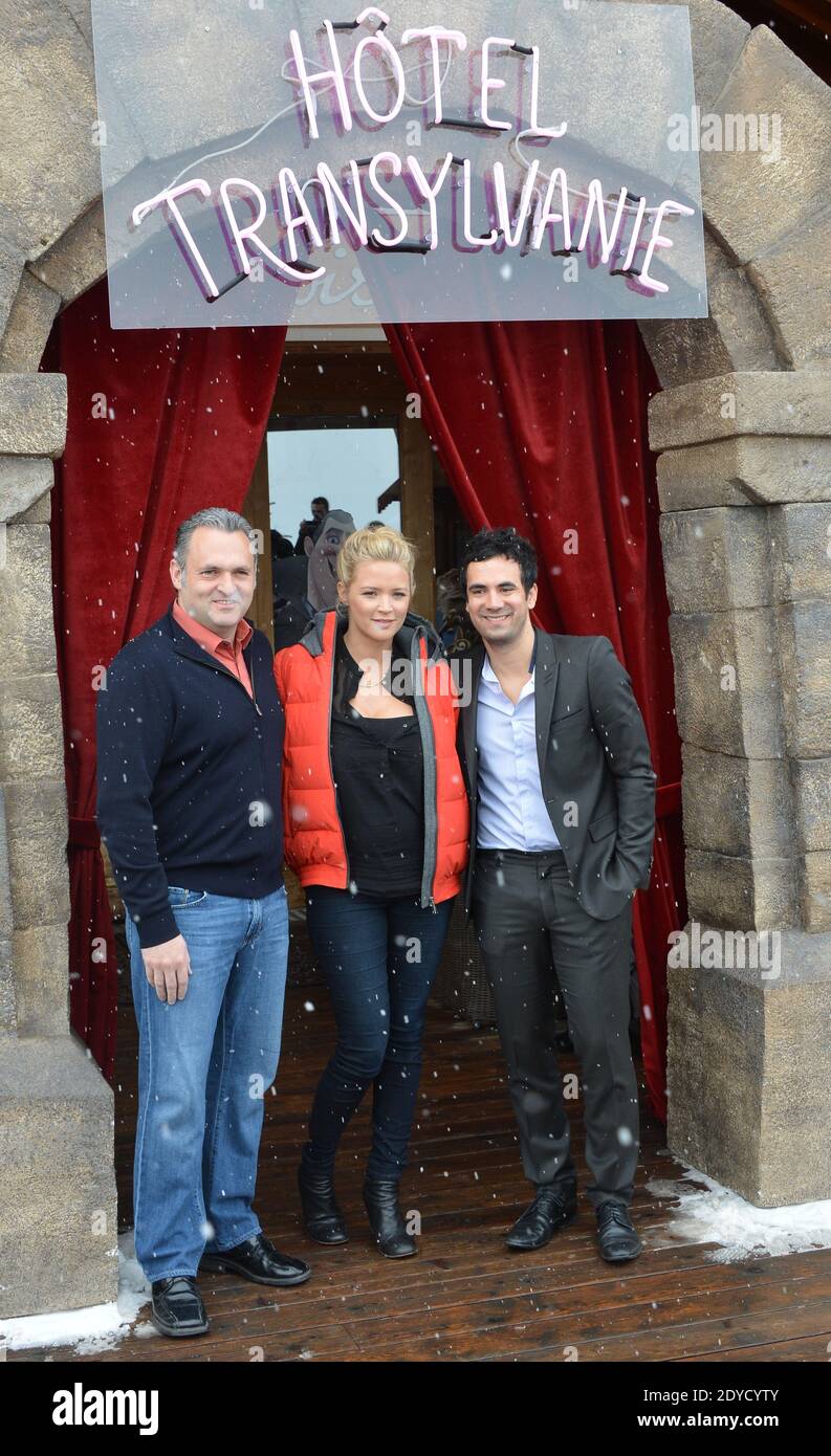 Il regista Genndy Tartakovsky con gli attori della voce Virginie Efria e Alex Goude posano durante la fotocellula 'Hotel Transilvanie' al 16° Festival della Commedia Alpe d'Huez, tenutosi il 19 gennaio 2013 a l'Alpe d'Huez, in Francia. Foto di Jeremy Charriau/ABACAPRESS.COM Foto Stock