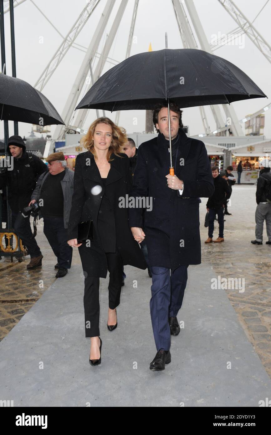 Natalia Vodianova e Antoine Arnoult arrivano alla mostra della collezione Primavera-Estate 2013 di Christian Dior Haute-Couture che si tiene a Carré des Sangliers a Parigi, Francia, il 21 gennaio 2013. Foto di Alban Wyters/ABACAPRESS.COM Foto Stock