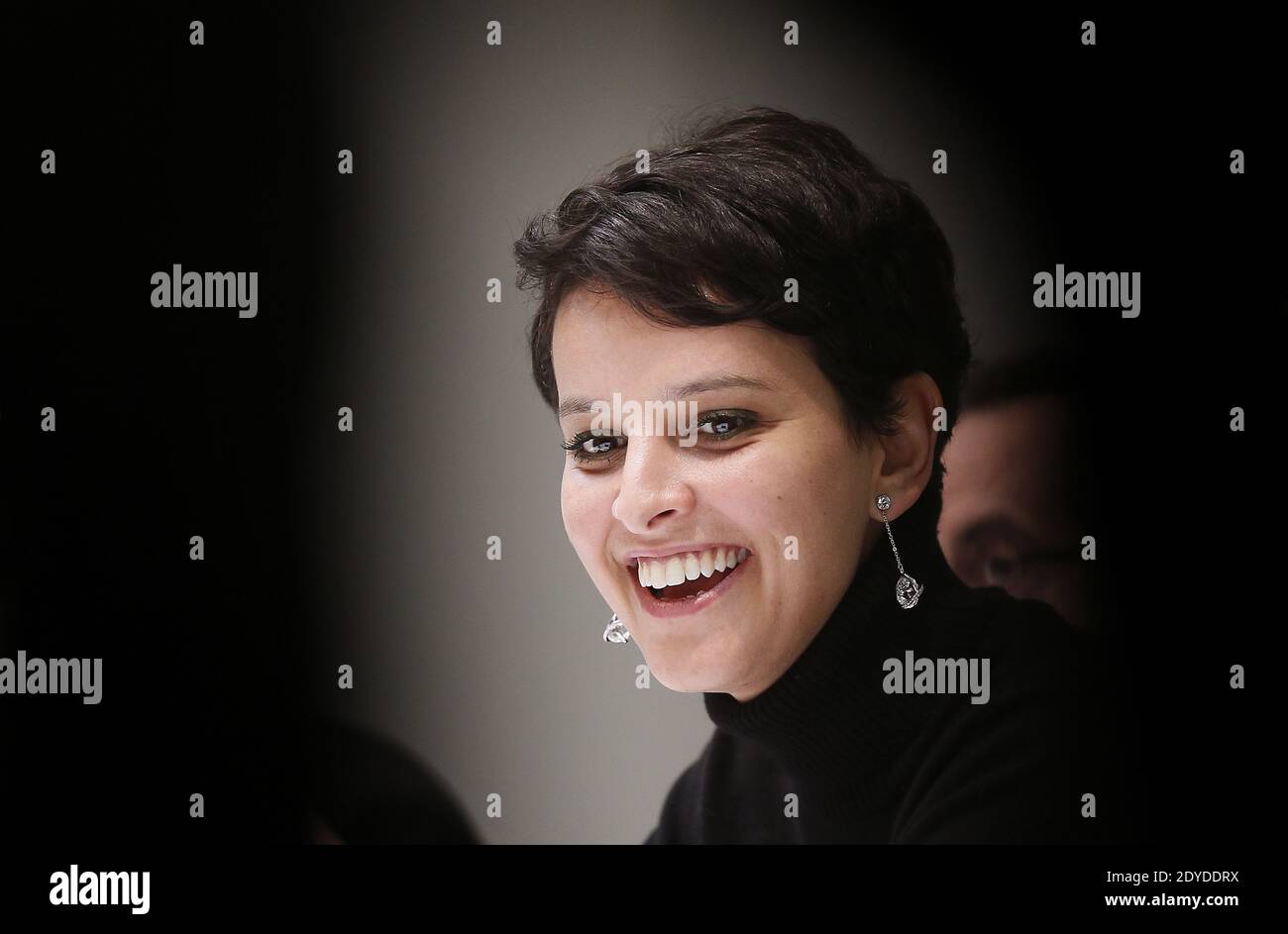 Najat Vallaud-Belkacem, ministre des Droits des femmes et porte-parole du Gouvernement, apres avoir visit l'entreprise Catherineau a Saint Medard en Jalles, Francia, donne une conference de presse au sujet du comite de pilotage charge de la mise en oeuvre du program 'Vers les territoires de l'Excellence en matière d'egalite professionnelle entre les femmes et les hommes' le 4 Fevrier 2013. Foto di Patrick Bernard/ABACAPRESS.COM Foto Stock