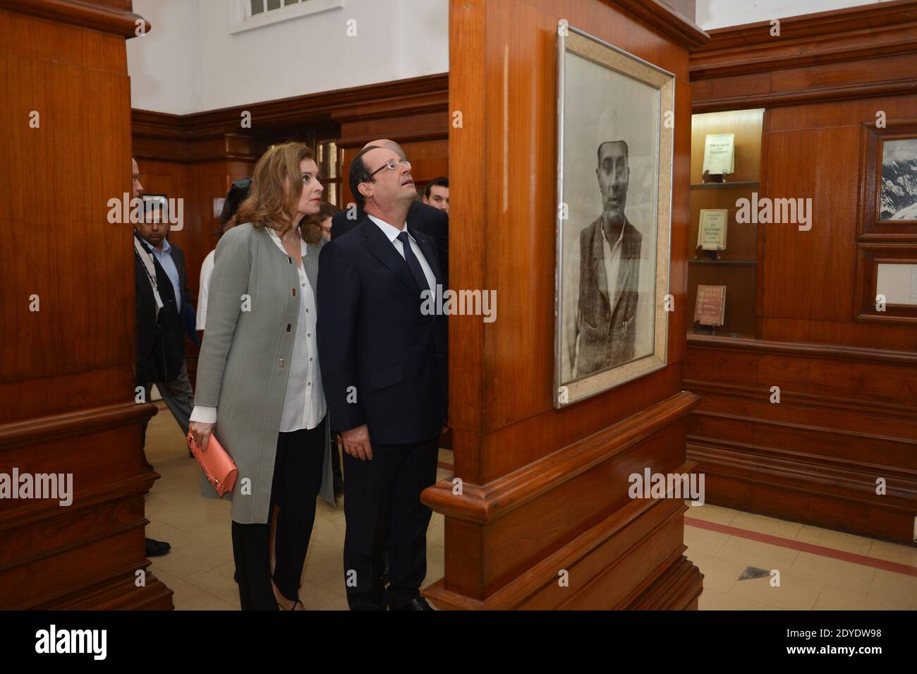 Il presidente francese Francois Hollande e Valerie Trierweiler visitano il Museo Nehru, a Nuova Delhi, India, il 15 febbraio 2013. Foto di Christophe Guibbaud/ABACAPRESS.COM Foto Stock