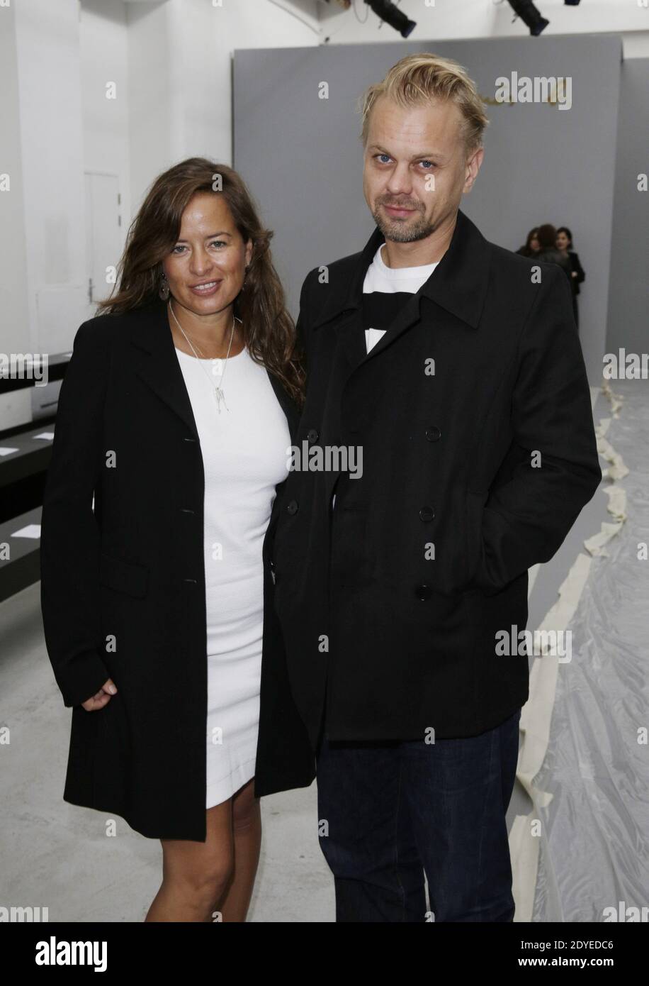 Jade Jagger e suo marito Adrian Hillary frequentano la collezione Autunno-Inverno 2013-2014 Ready-to-Wear di Agnes B a Parigi, Francia, il 5 marzo 2013. Foto di Jerome Domine/ABACAPRESS.COM Foto Stock