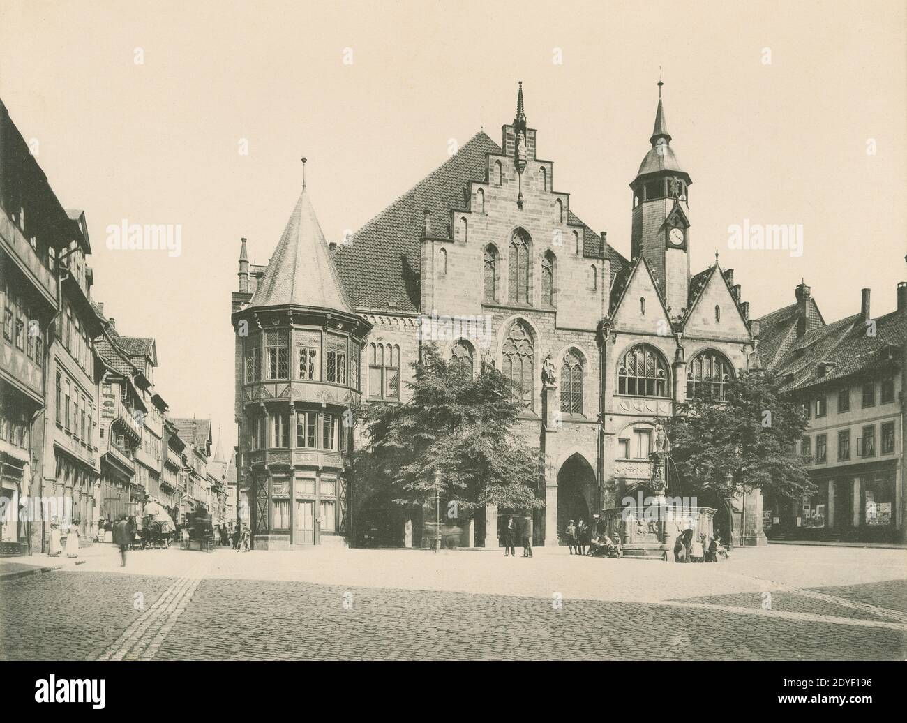 Antica fotografia del 1902, Municipio e mercato storico di Hildesheim, bassa Sassonia, Germania. FONTE: RISTAMPA FOTOGRAFICA SUCCESSIVA Foto Stock