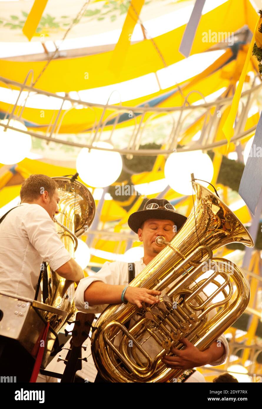 Gruppo Oompah all'Oktoberfest (Oktoberfest) Foto Stock