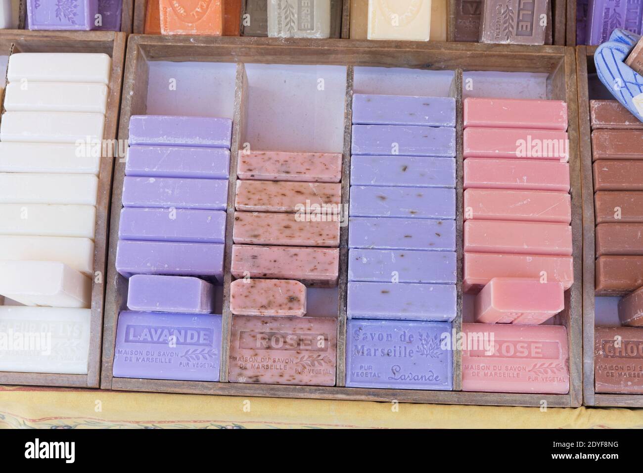 Francia Nice Cote d'Azur Soaps venduti in vari colori e frangrances Foto Stock