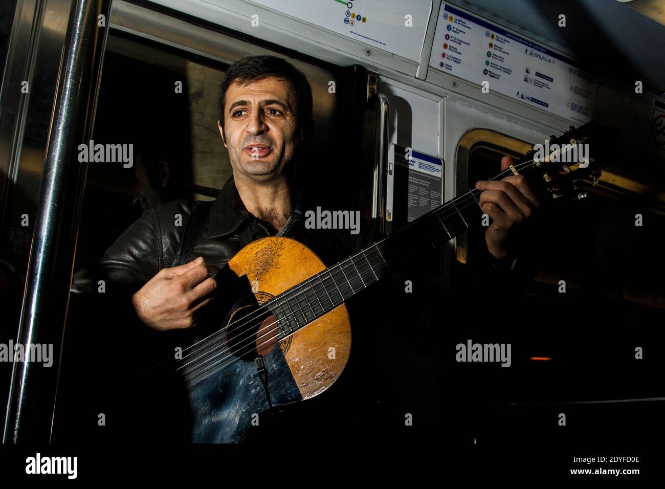 Foto illustrative. Musicista della metropolitana. Immagini d'illustrazioni. Musicien du métro. Foto Stock