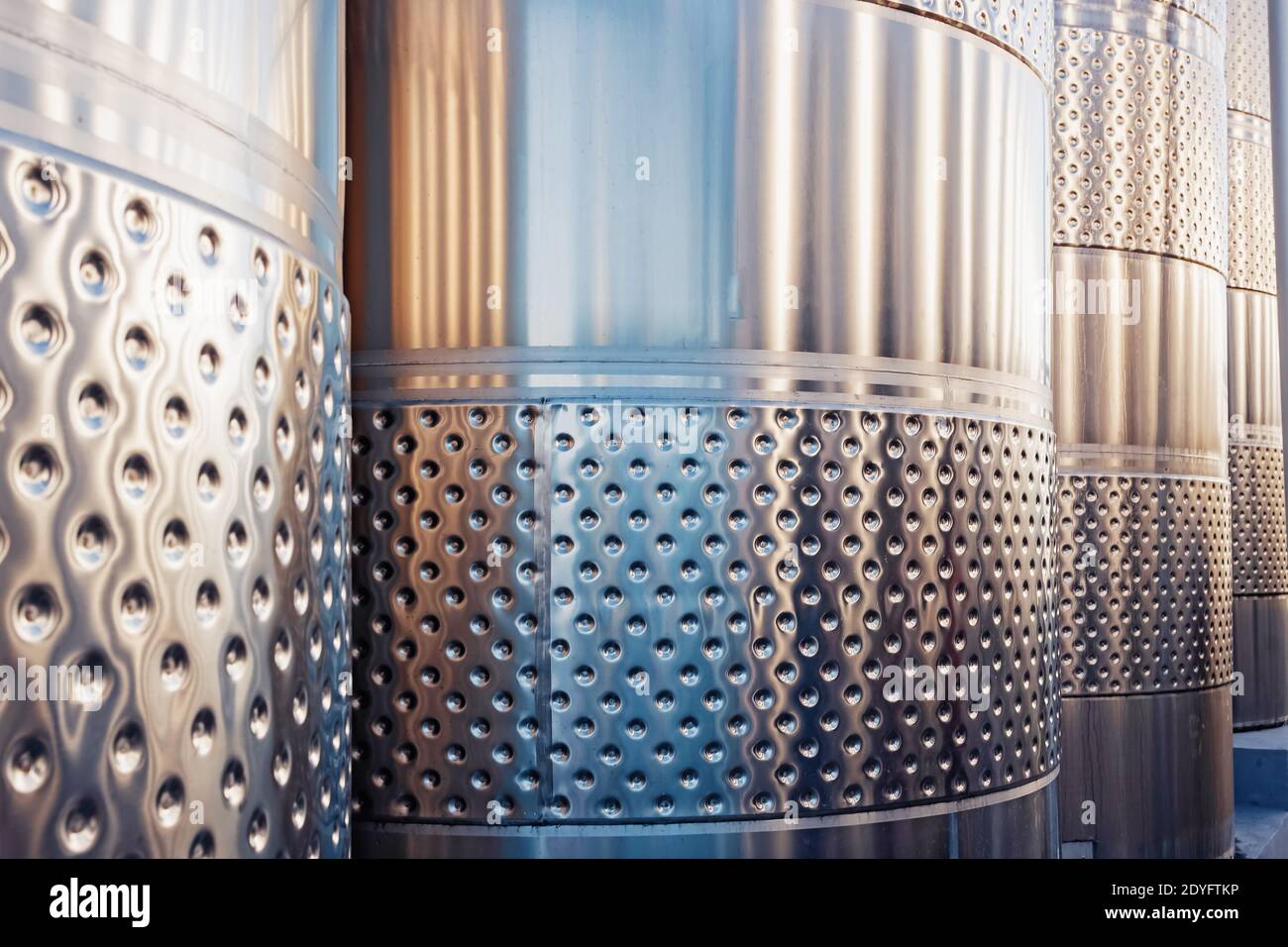 Moderno impianto di vinificazione, produzione di vino Foto Stock