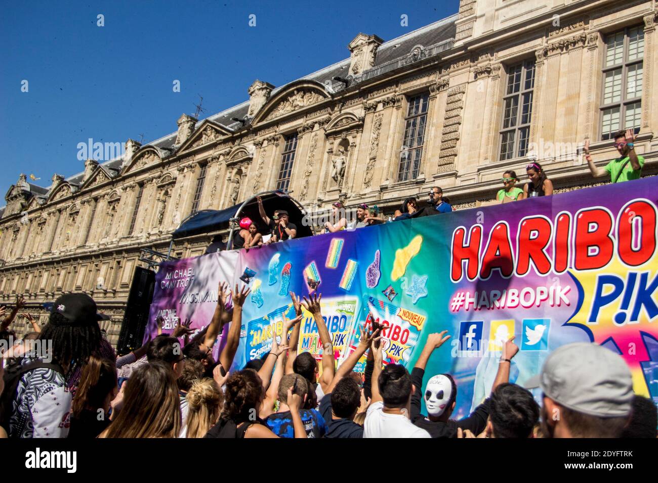 Techno Parade 2016. Sfilata per le strade di Parigi sul ritmo del Techno. Techno Parade 2016. Défilé dans les rues de Paris sur le rythme de la Foto Stock