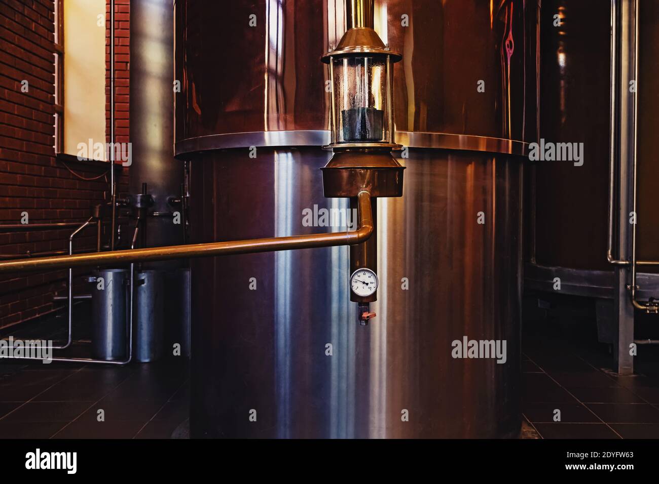 Apparecchiature industriali per la produzione di brandy Foto Stock