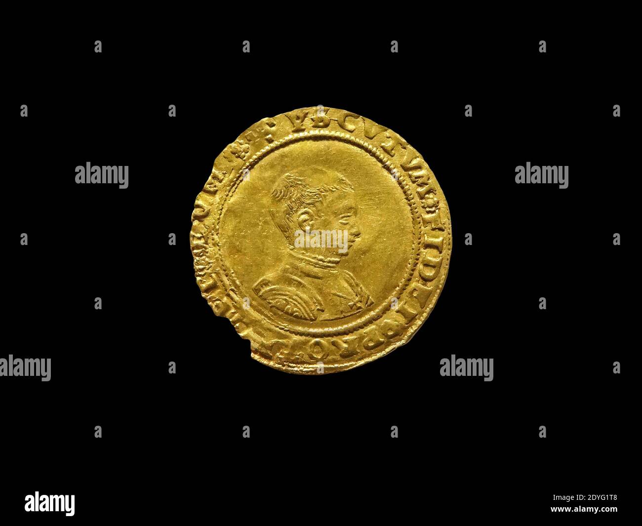 Re Edoardo VI 1547- 1553 Oro mezzo Sovrano Coin tagliato e isolato su uno sfondo nero, foto d'azione Foto Stock