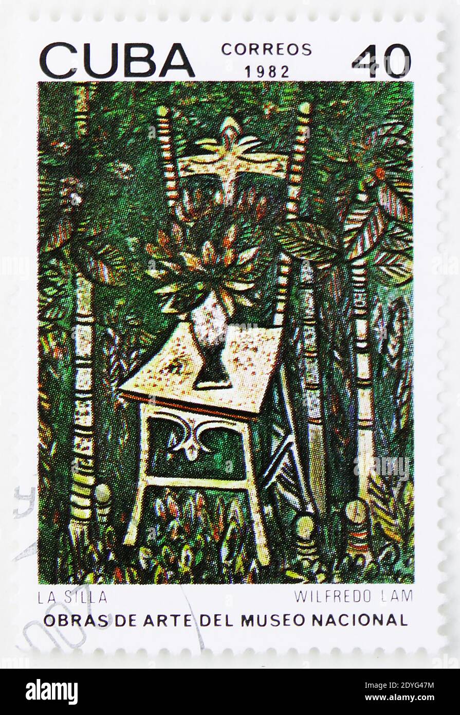 MOSCA, RUSSIA - 25 LUGLIO 2019: Francobollo stampato a Cuba mostra Wifredo Lam, 'sedia', dipinti della serie del Museo Nazionale, circa 1982 Foto Stock