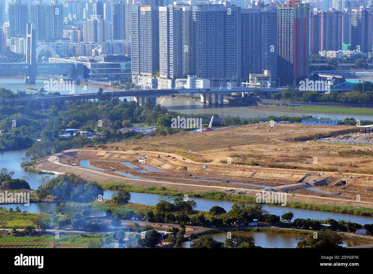 Sono in corso lavori di costruzione al Lok ma Chau Loop per Hong Kong-Shenzhen Innovation and Technology Park (dicembre 2020) Foto Stock