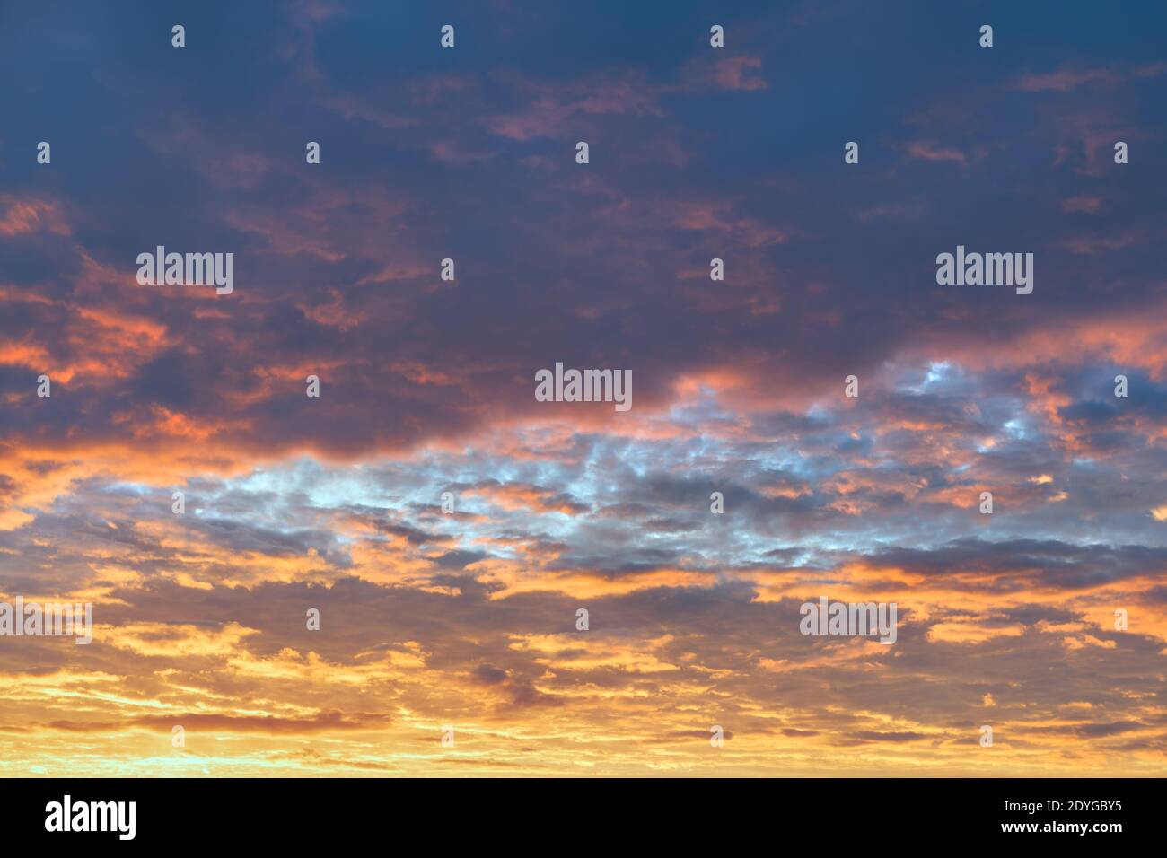 Nuvole al tramonto da Silver Beach a St. Joseph, Michigan Foto Stock