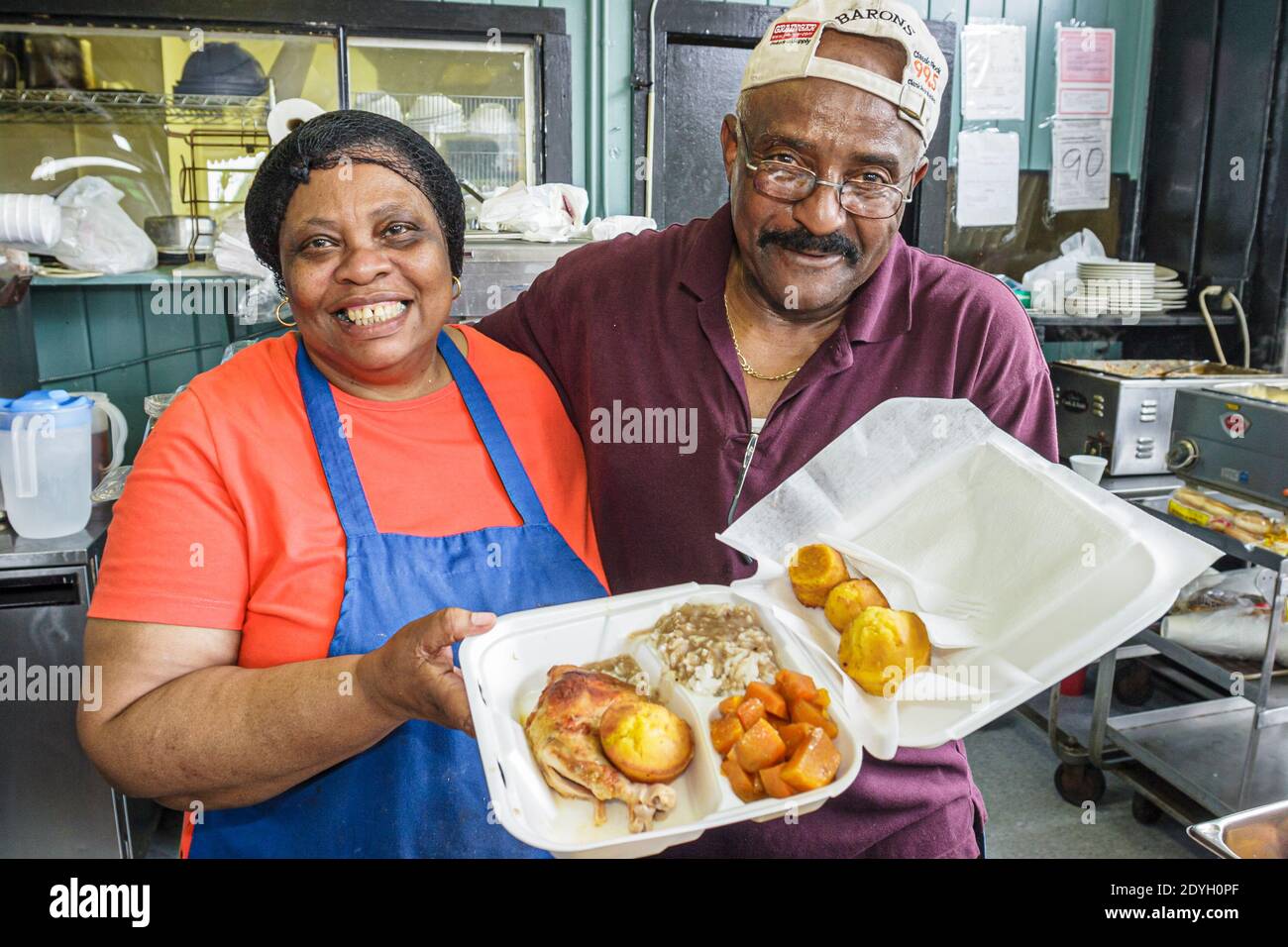 Birmingham Alabama, l'vaso fine cibo anima cucina del sud, uomo coppia nera donna proprietari padroni cuochi proprietari, patate candite pollo fritto, Foto Stock