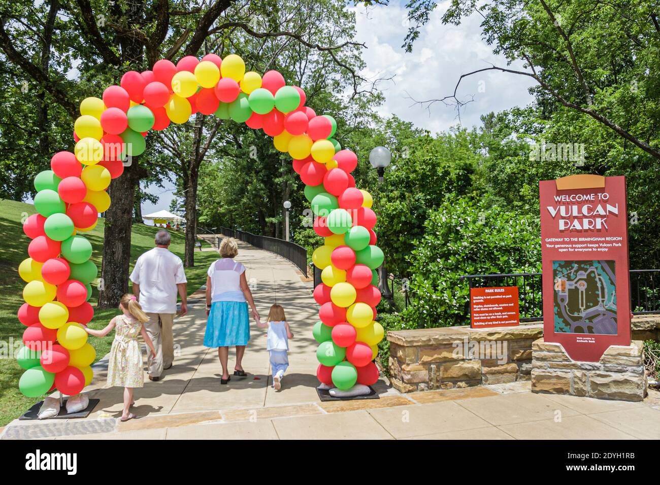 Birmingham Alabama, ingresso al parco Vulcan palloncini famiglia Arch entrata, Foto Stock