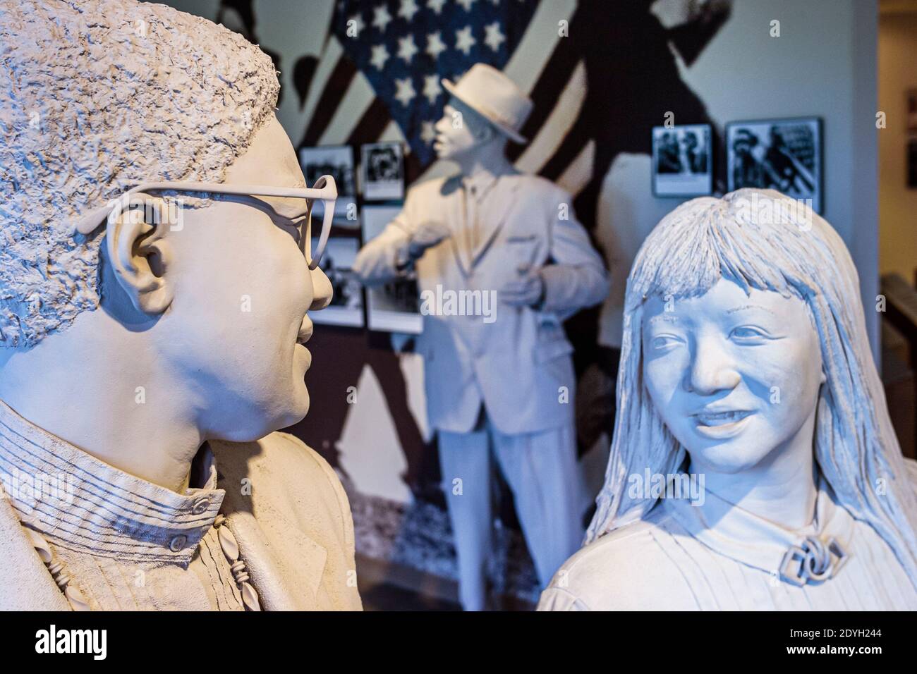 Birmingham Alabama, Civil Rights Institute Black Sculptures statue etniche, mostra collezione osservare segregazione razzismo storia all'interno di inte Foto Stock