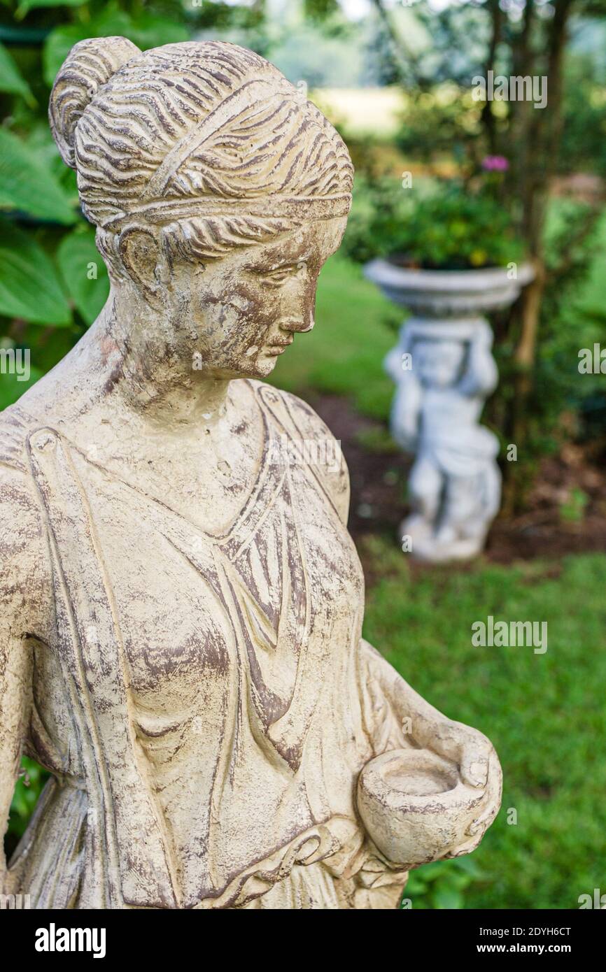 Alabama Prattville Rocky Mount Bed & Breakfast classica donna femmina statua giardino, Foto Stock