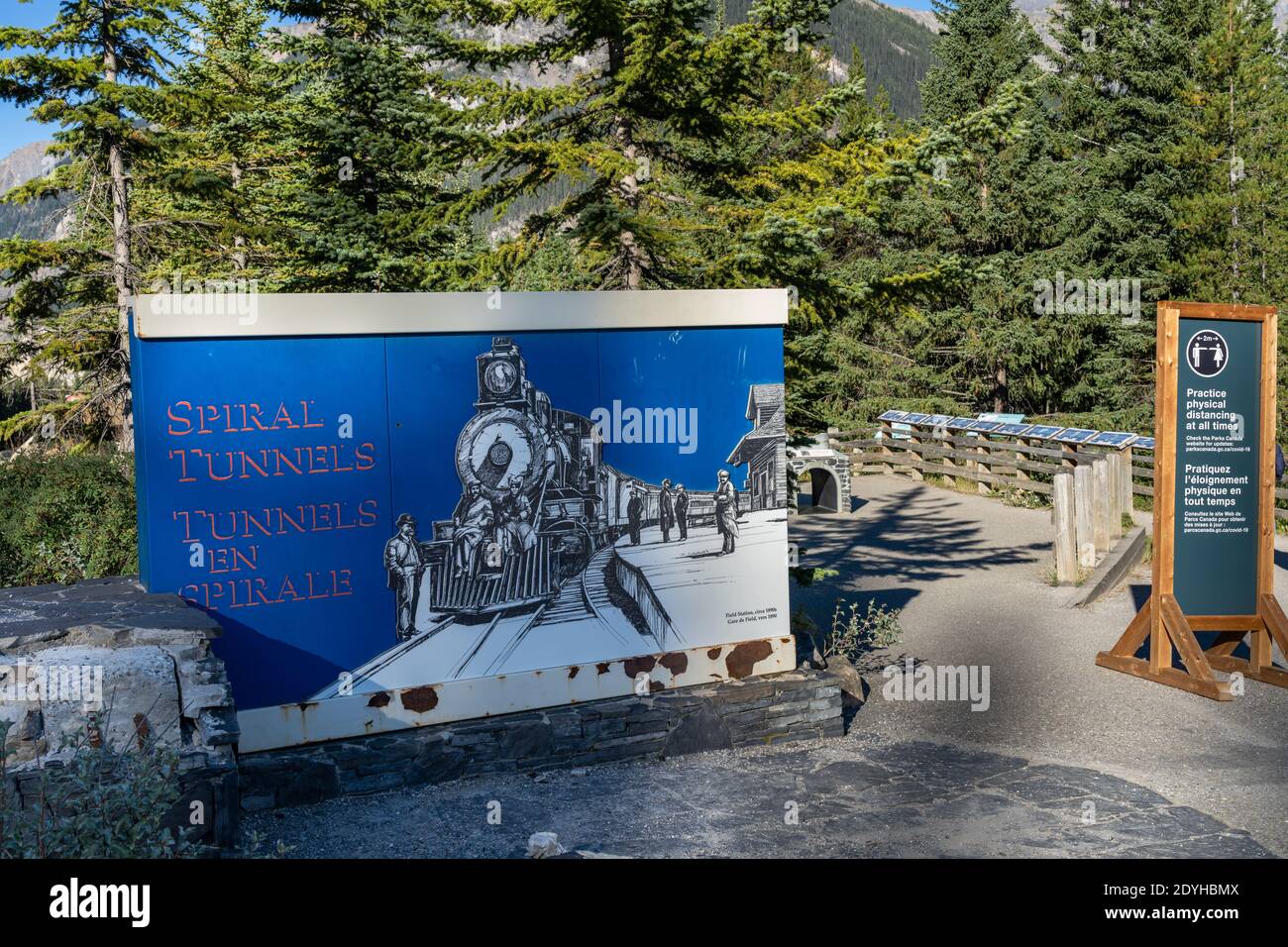 Lower Spiral Tunnel punto di osservazione panoramico in una soleggiata giornata estiva. BC, Canada Foto Stock