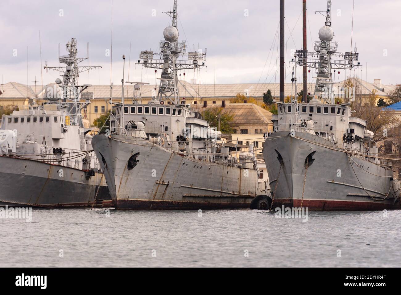 Russia. Sevastopol. Dicembre 2020. Le navi ucraine arrestate a Sevastopol. Un certo numero di vecchie navi da guerra. Navi ucraine nella baia di Streletskaya se Foto Stock