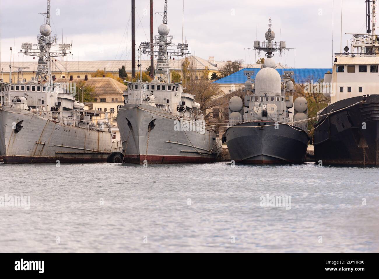 Russia. Sevastopol. Dicembre 2020. Le navi ucraine arrestate a Sevastopol. Un certo numero di vecchie navi da guerra. Navi ucraine nella baia di Streletskaya se Foto Stock