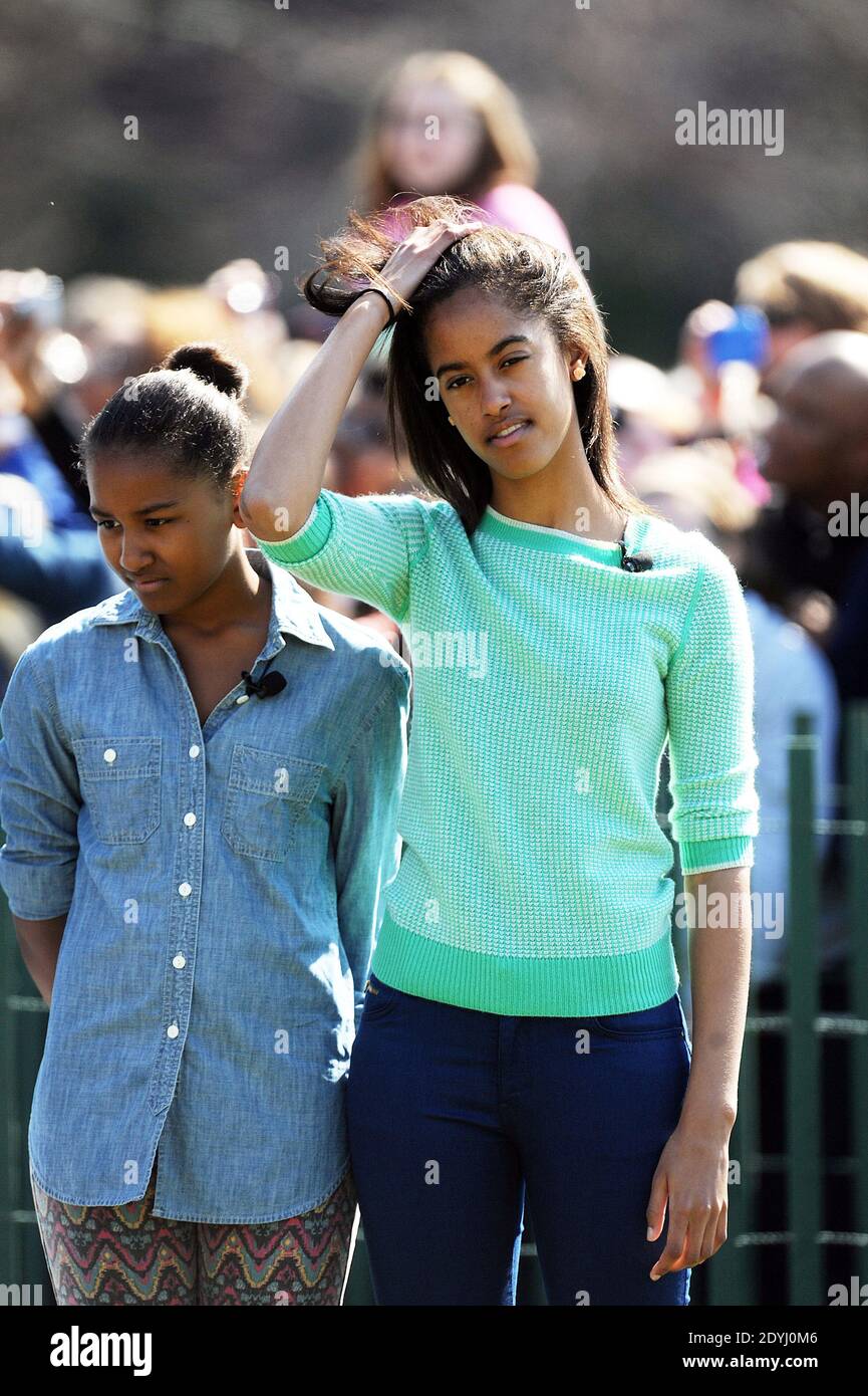 Malia e Sasha Obama frequentano l'annuale Easter Egg Roll sul prato meridionale della Casa Bianca, a Washington, DC, USA il 1° aprile 2013. Foto di Olivier Douliery/ABACAPRESS.COM Foto Stock