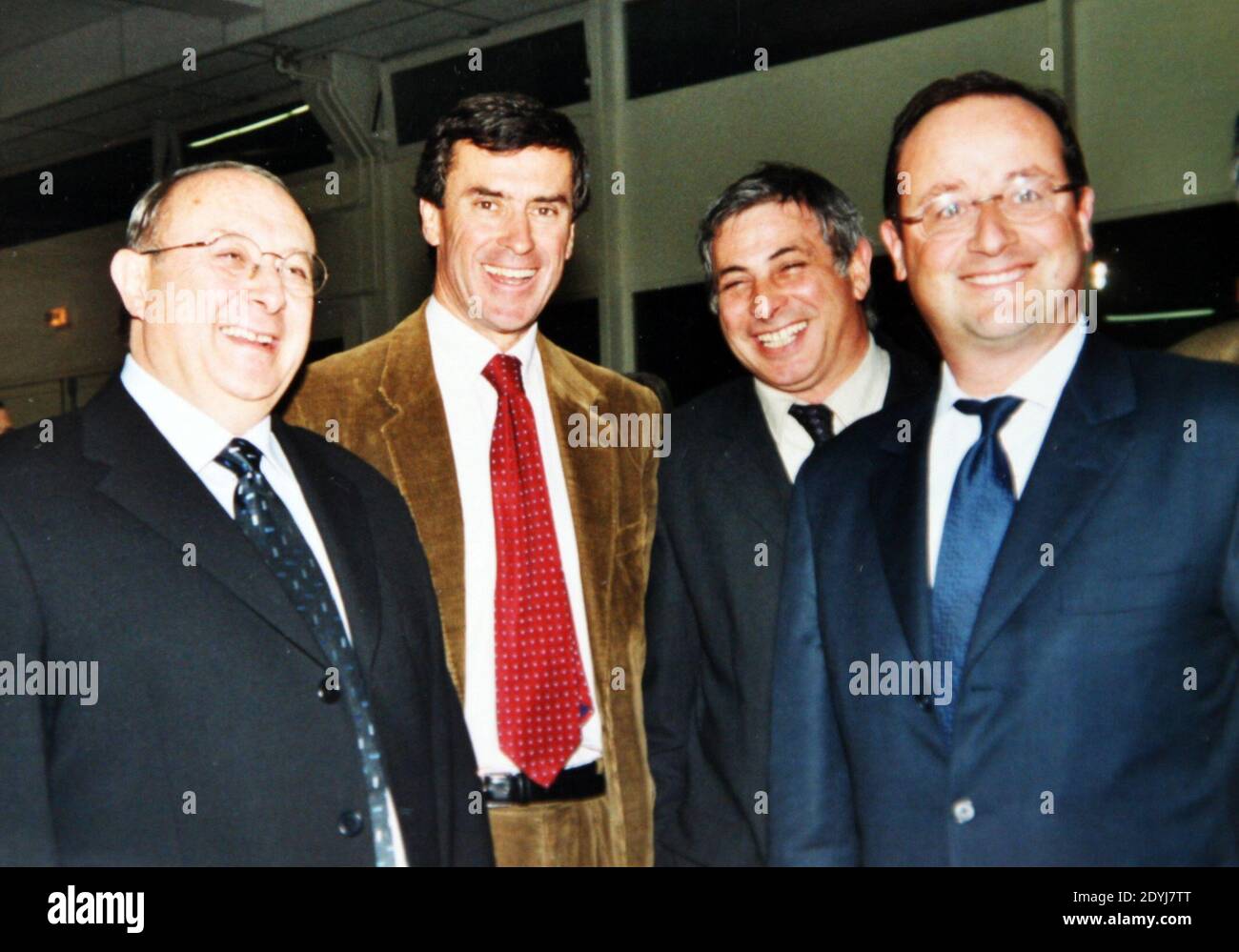 File immagine di Jerome Cahuzac con Francois Hollande, Gerard Gouzes e Alain Veyret ad Agen, Francia il 2002 gennaio. Foto di Bernard-Salinier/ABACAPRESS.COM Foto Stock
