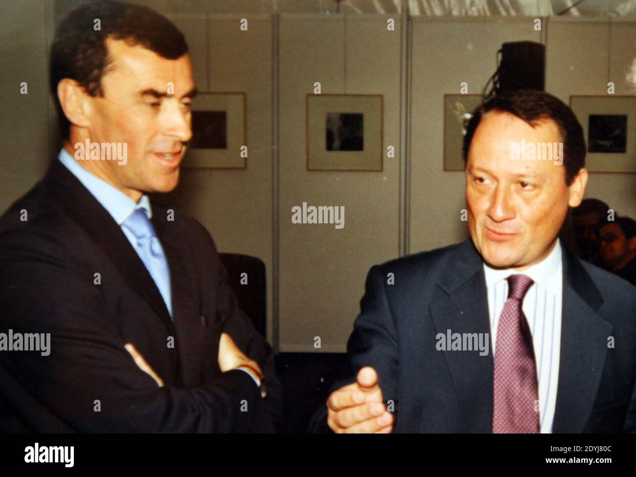 File picture di Jerome Cahuzac con l'amico Jean-Luc barre durante la fiera del libro a Villeneuve sur Lot, Francia il 2001 aprile. Foto di Bernard-Salinier/ABACAPRESS.COM Foto Stock