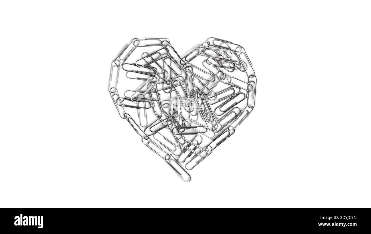Graffette a forma di cuore su sfondo bianco. Foto di alta qualità Foto Stock