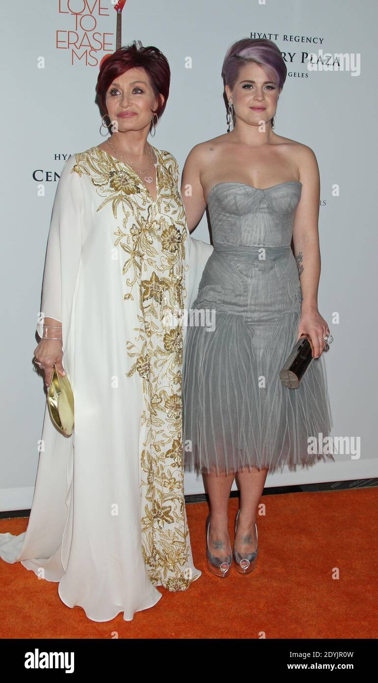 Sharon Osbourne e Kelly Osbourne partecipano al 20° Annual Race to Erase MS Gala "Love to Erase MS" presso l'Hyatt Regency Century Plaza di Los Angeles, CA, USA il 3 maggio 2013. Foto di Baxter/ABACAPRESS.COM Foto Stock