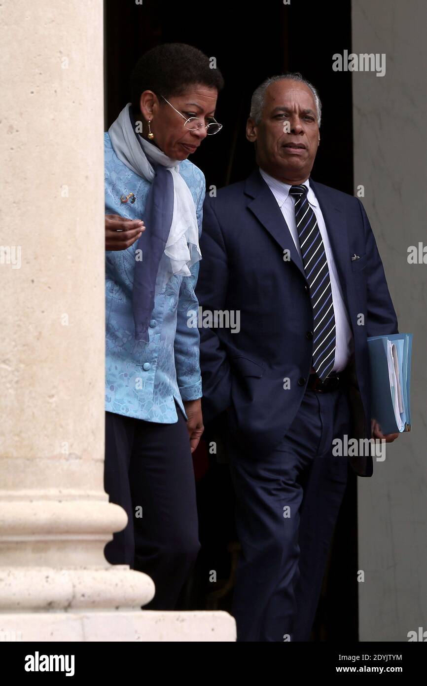 Il ministro francese per il successo educativo George Pau-Langevin e il ministro francese per i territori d'oltremare Victorin Lurel lasciano il Palazzo Elysee dopo la riunione settimanale del gabinetto, a Parigi, in Francia, il 7 maggio 2013. Foto di Stephane Lemouton/ABACAPRESS.COM Foto Stock