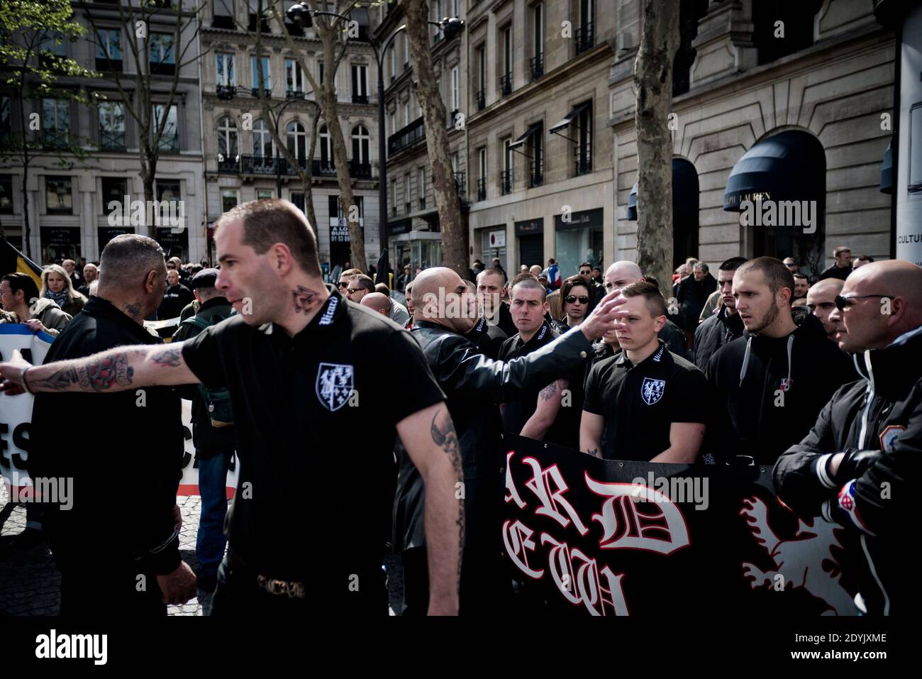 Serge Ayoub partecipa a Parigi il 12 maggio 2013 ad una manifestazione chiamata dal gruppo nazionalista e royalistico francese "Action Francaise", che riunisce diversi movimenti di estrema destra per commemorare Giovanna d'Arco. Foto di Nicolas Messyasz/ABACAPRESS.COM Foto Stock