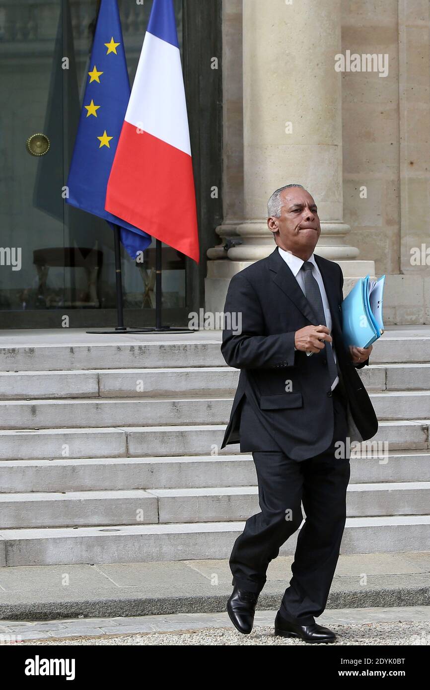 Il Ministro francese delle Victorie dei territori d'oltremare a Lurel lascia il Palazzo Elysee dopo la riunione settimanale del gabinetto, a Parigi, in Francia, il 15 maggio 2013. Foto di Stephane Lemouton/ABACAPRESS.COM Foto Stock