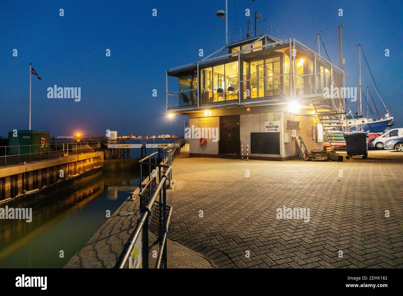 Shotley Marina Control Tower, Shotley Gate, Essex, Regno Unito Foto Stock