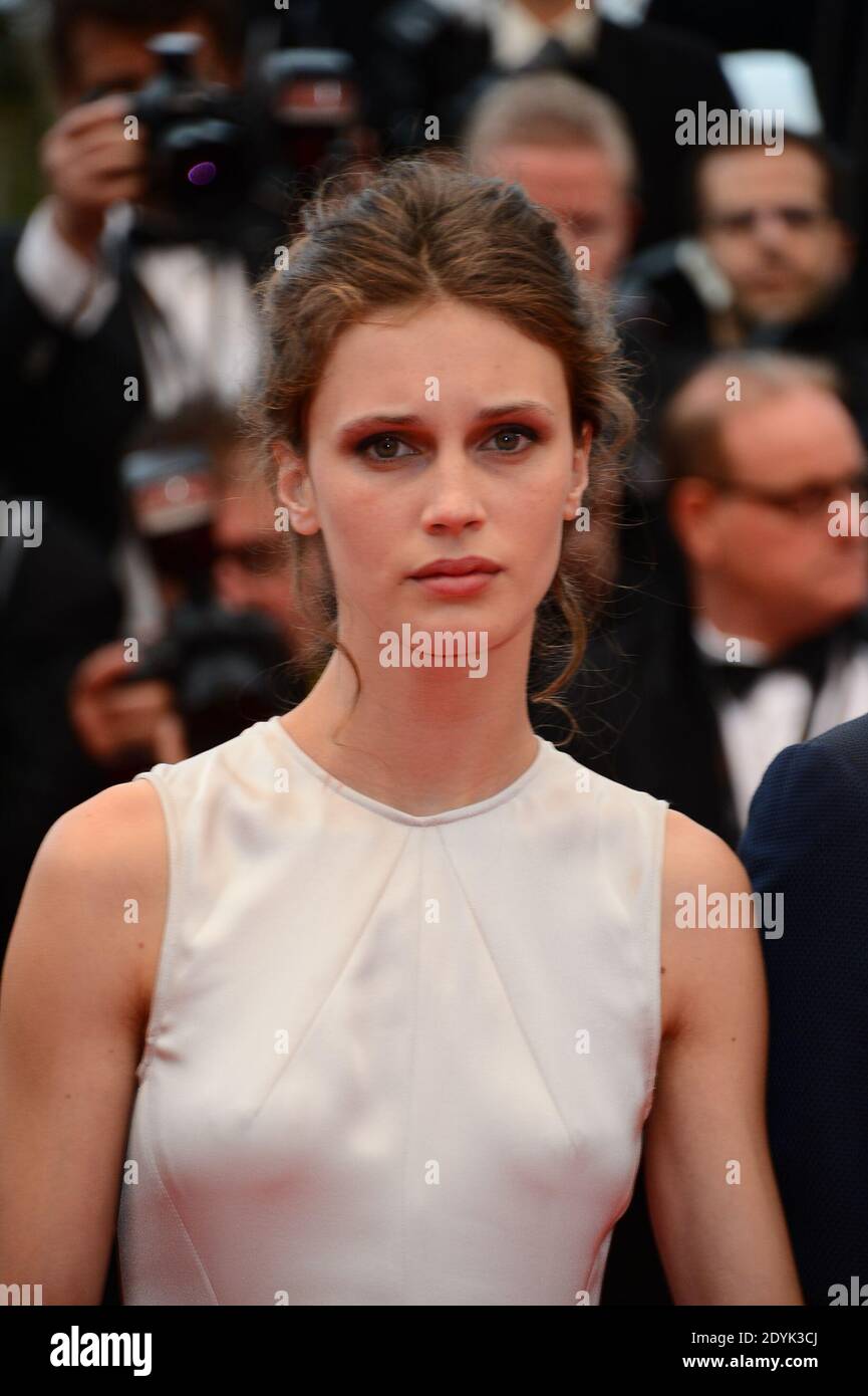 Marine Vacth arriva alla proiezione del film 'Jeune et Jolie', diretto da Francois Ozon, tenuto al Palais Des Festivals nell'ambito del 66esimo festival cinematografico di Cannes, in Francia, il 16 maggio 2013. Foto di Nicolas Briquet/ABACAPRESS.COM Foto Stock